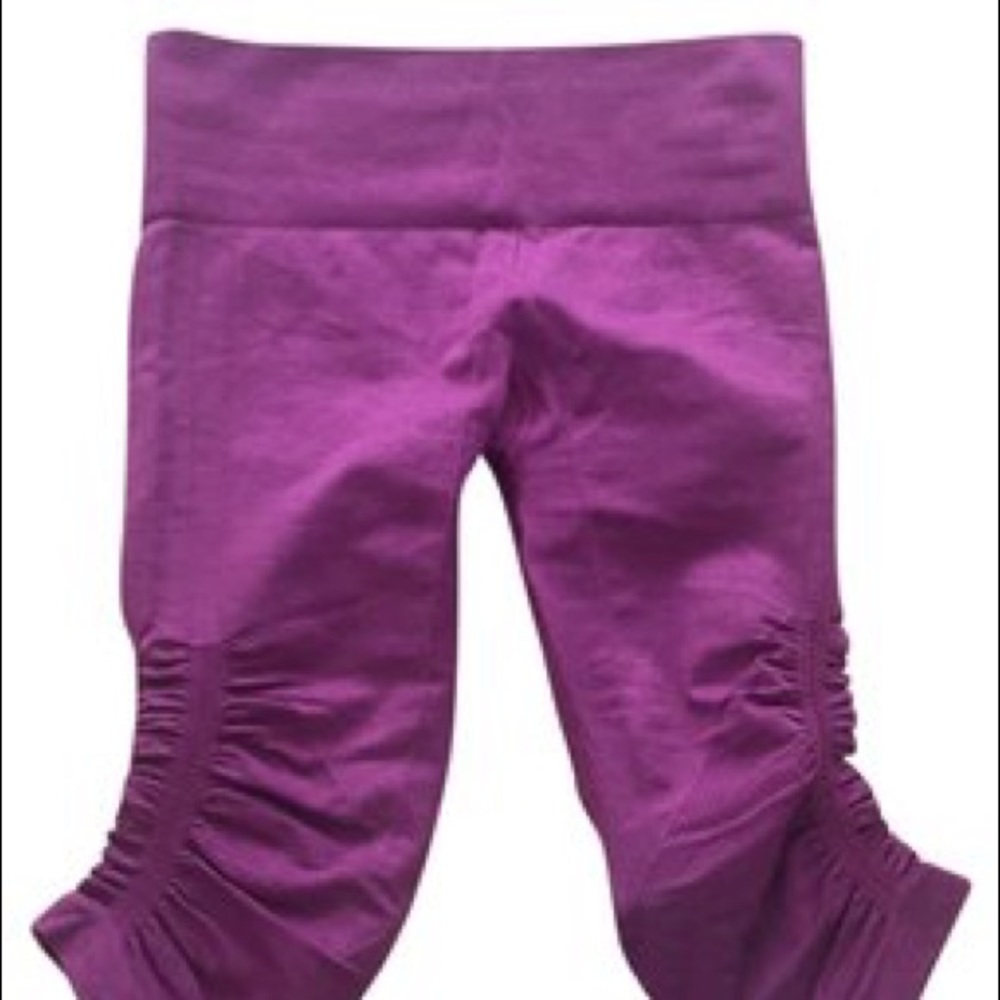 Lululemon In the Flow crops